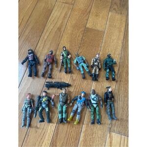 Bundle 12 action Figures Lot Military Soldiers Army Men Toy Figures with Weapon